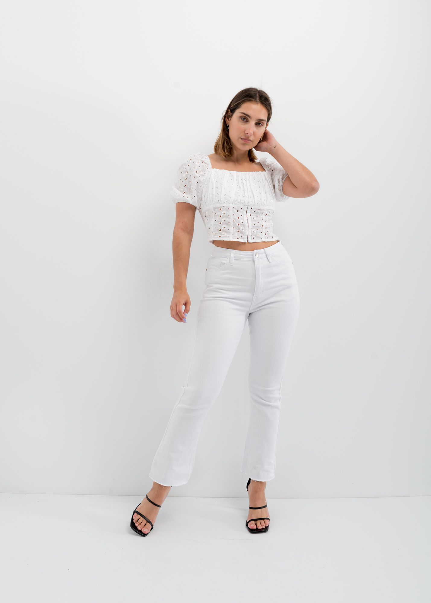 71328 – BLUSA BORDADOS PERFORADOS - Imagen 4
