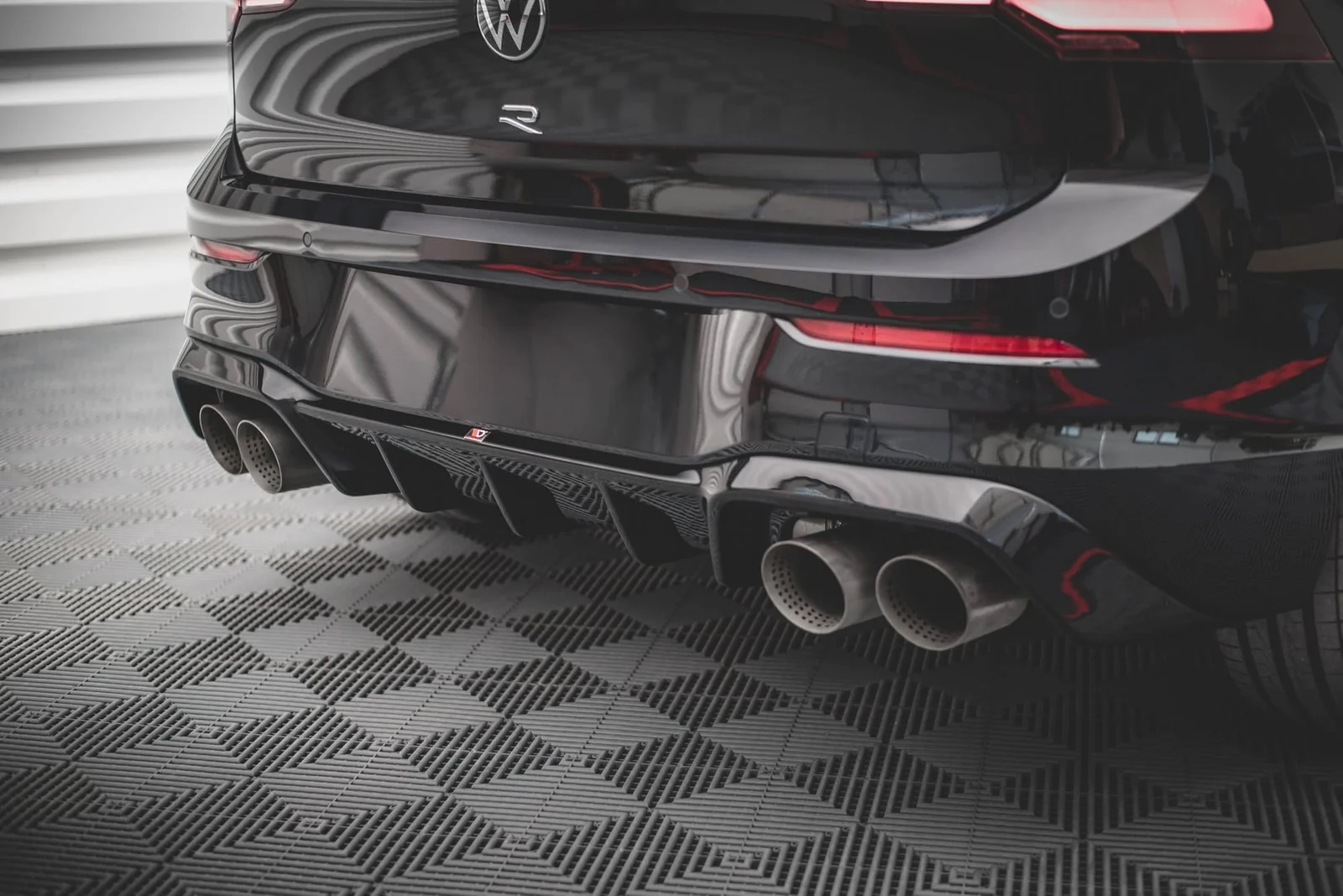 DIFUSOR TRASERO V.1 VOLKSWAGEN GOLF R MK8 MAXTON DESIGN - Imagen 3